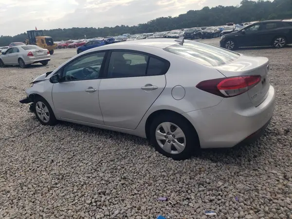 3KPFK4A71JE231568 2018 KIA FORTE - Image 2