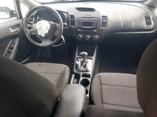 3KPFK4A71JE231568 2018 KIA FORTE - Image 8