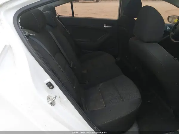 3KPFK4A71JE233658 2018 KIA FORTE - Image 8