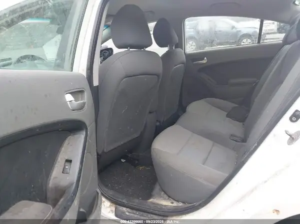 3KPFK4A71JE235202 2018 KIA FORTE - Image 8