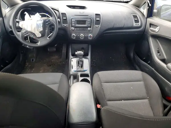 3KPFK4A71JE236060 2018 KIA FORTE - Image 8