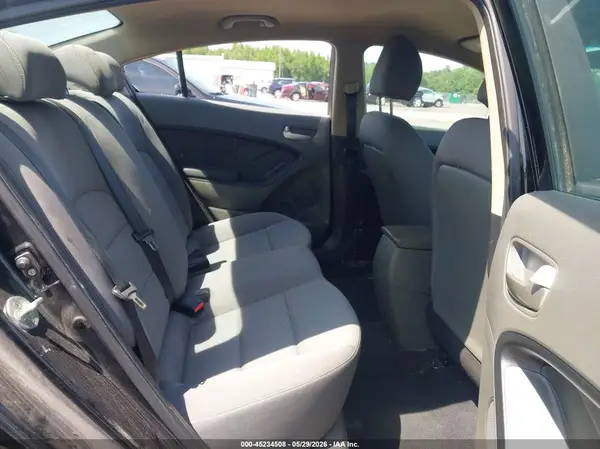 3KPFK4A71JE236320 2018 KIA FORTE - Image 8