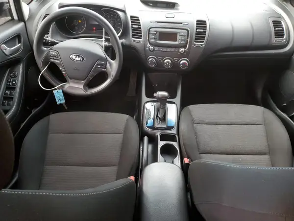 3KPFK4A71JE237578 2018 KIA FORTE - Image 8