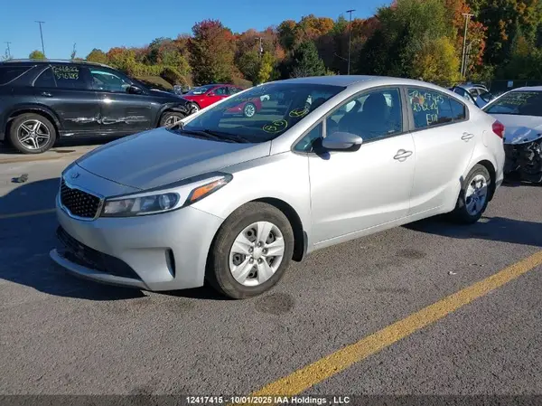 3KPFK4A71JE238214 2018 KIA FORTE - Image 2