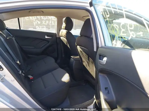 3KPFK4A71JE238214 2018 KIA FORTE - Image 8