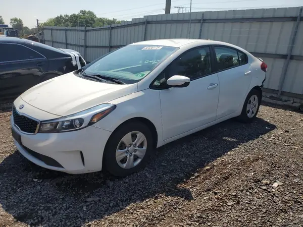3KPFK4A71JE238553 2018 KIA FORTE - Image 1