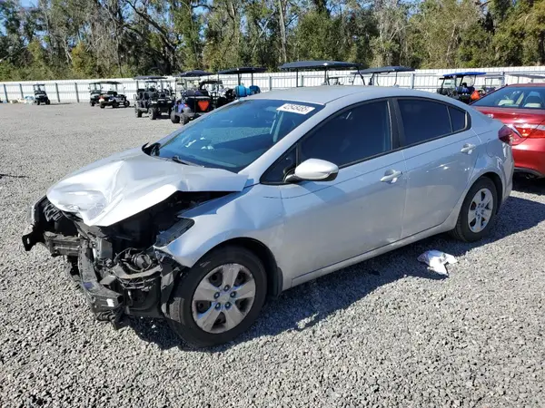 3KPFK4A71JE240156 2018 KIA FORTE - Image 1