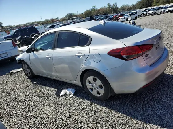 3KPFK4A71JE240156 2018 KIA FORTE - Image 2