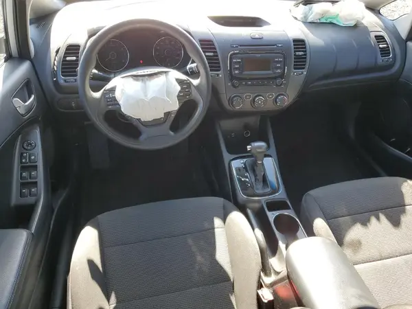 3KPFK4A71JE240156 2018 KIA FORTE - Image 8