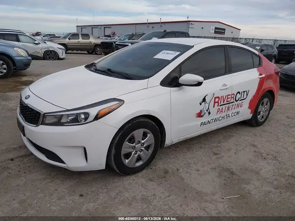 3KPFK4A71JE240724 2018 KIA FORTE - Image 2