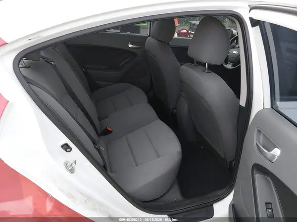 3KPFK4A71JE240724 2018 KIA FORTE - Image 8
