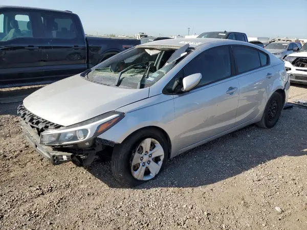 3KPFK4A71JE241145 2018 KIA FORTE - Image 1