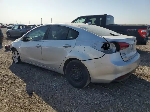 3KPFK4A71JE241145 2018 KIA FORTE - Image 2