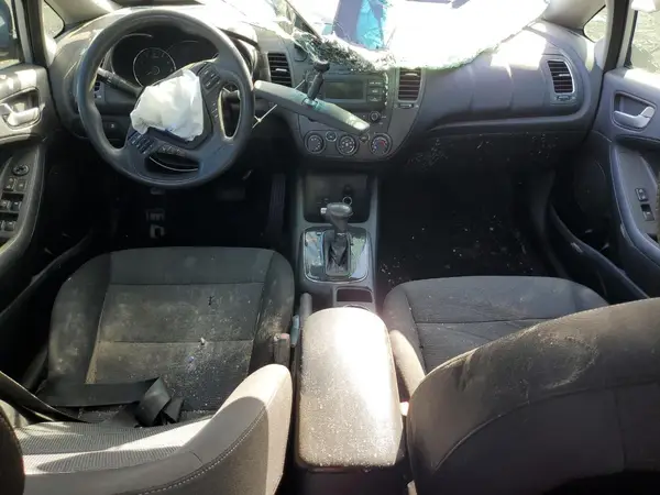 3KPFK4A71JE241145 2018 KIA FORTE - Image 8