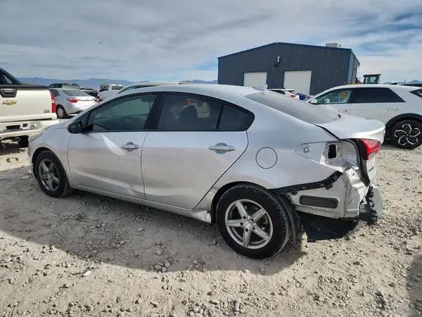 3KPFK4A71JE243896 2018 KIA FORTE - Image 2