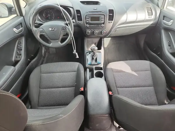 3KPFK4A71JE243896 2018 KIA FORTE - Image 8