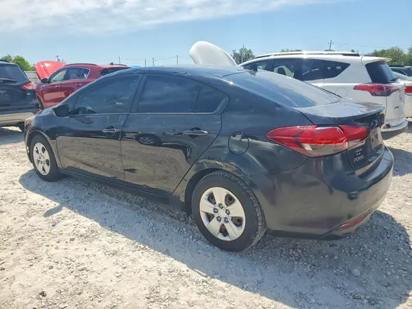 3KPFK4A71JE243929 2018 KIA FORTE - Image 2
