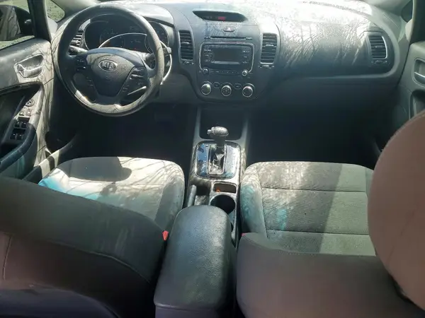 3KPFK4A71JE243929 2018 KIA FORTE - Image 8