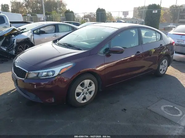 3KPFK4A71JE245146 2018 KIA FORTE - Image 2
