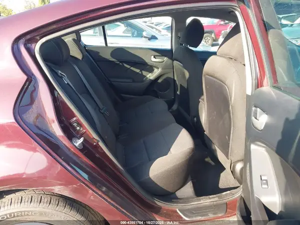 3KPFK4A71JE245146 2018 KIA FORTE - Image 8