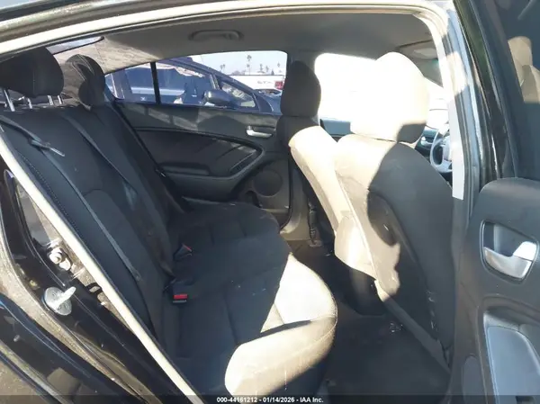 3KPFK4A71JE245700 2018 KIA FORTE - Image 8
