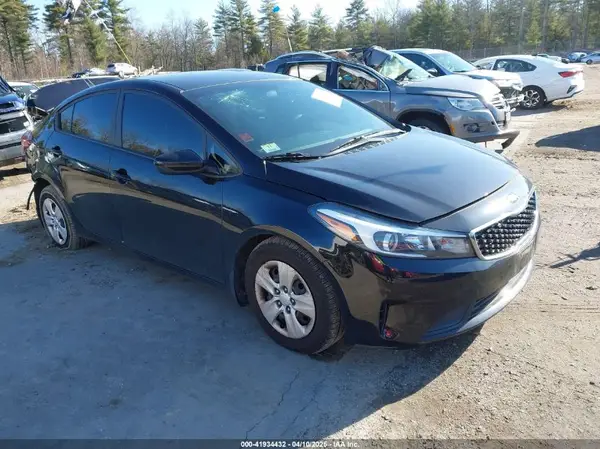 3KPFK4A71JE245955 2018 KIA FORTE - Image 1