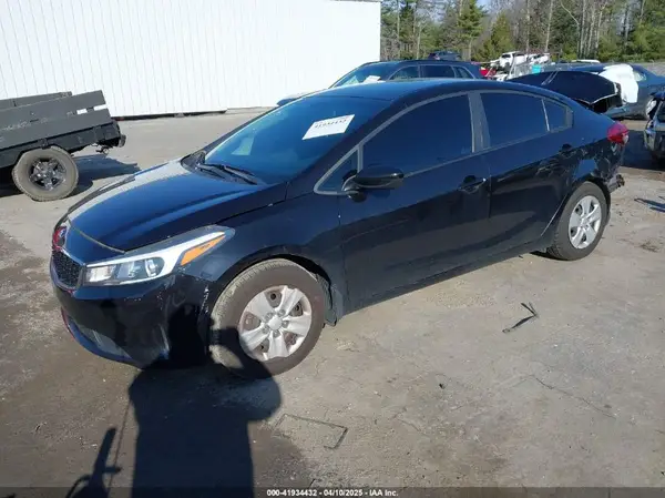 3KPFK4A71JE245955 2018 KIA FORTE - Image 2