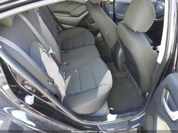 3KPFK4A71JE245955 2018 KIA FORTE - Image 8