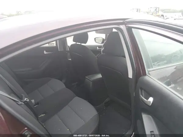 3KPFK4A71JE246572 2018 KIA FORTE - Image 8