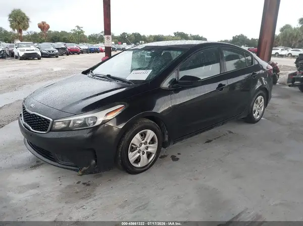 3KPFK4A71JE251884 2018 KIA FORTE - Image 2
