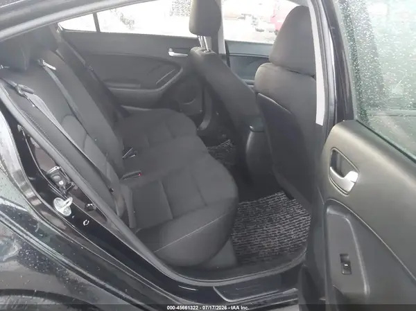 3KPFK4A71JE251884 2018 KIA FORTE - Image 8