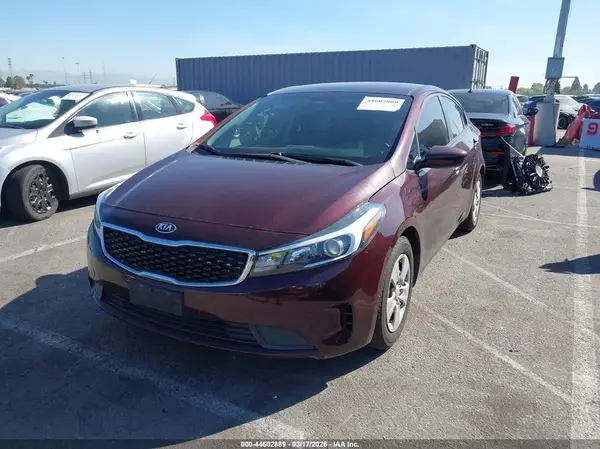 3KPFK4A71JE255000 2018 KIA FORTE - Image 2
