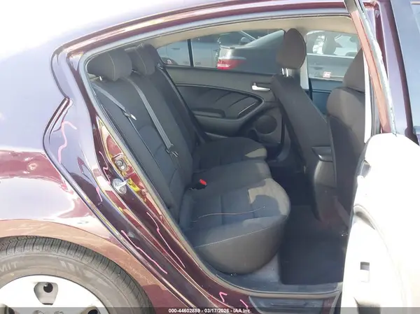 3KPFK4A71JE255000 2018 KIA FORTE - Image 8