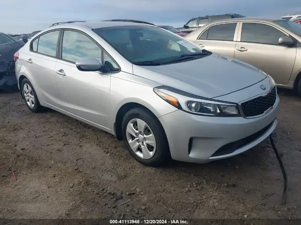 3KPFK4A71JE255837 2018 KIA FORTE - Image 1