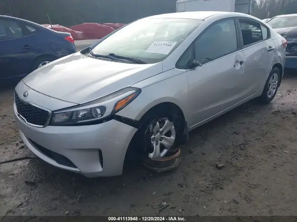3KPFK4A71JE255837 2018 KIA FORTE - Image 2