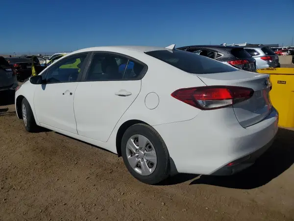 3KPFK4A71JE256700 2018 KIA FORTE - Image 2
