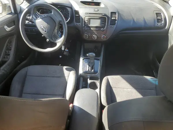3KPFK4A71JE256700 2018 KIA FORTE - Image 8