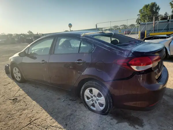 3KPFK4A71JE258088 2018 KIA FORTE - Image 2