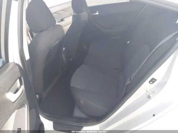3KPFK4A71JE258110 2018 KIA FORTE - Image 8