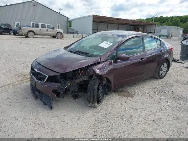 3KPFK4A71JE258432 2018 KIA FORTE - Image 2