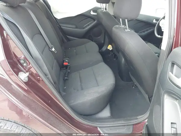 3KPFK4A71JE258432 2018 KIA FORTE - Image 8
