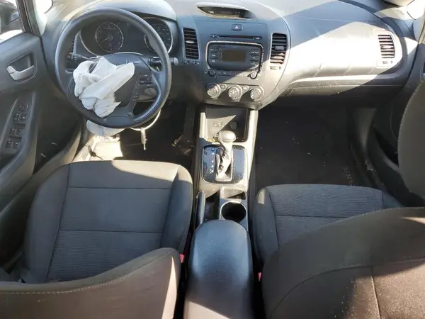 3KPFK4A71JE258883 2018 KIA FORTE - Image 8