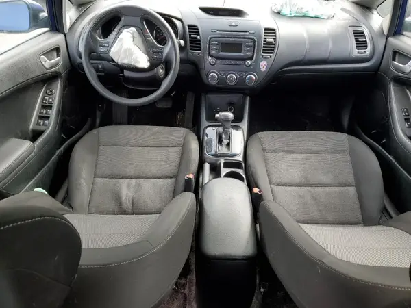 3KPFK4A71JE260875 2018 KIA FORTE - Image 8