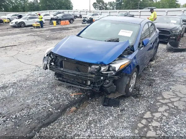 3KPFK4A71JE264702 2018 KIA FORTE - Image 2
