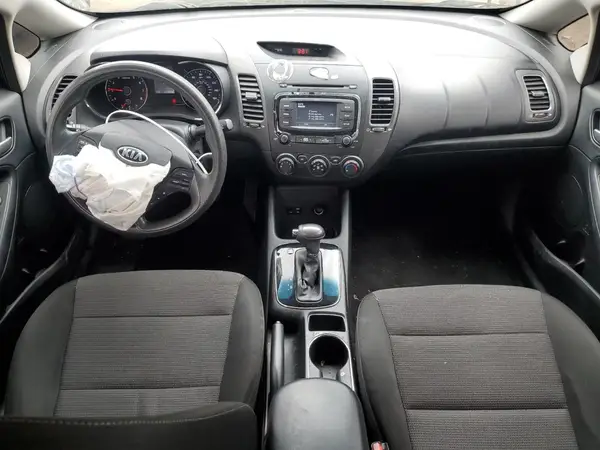 3KPFK4A71JE266093 2018 KIA FORTE - Image 8