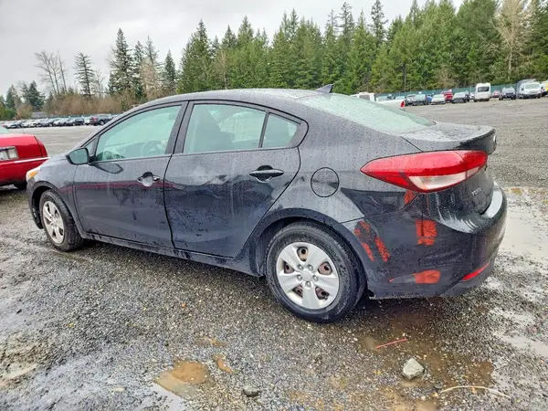 3KPFK4A71JE266160 2018 KIA FORTE - Image 2
