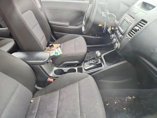 3KPFK4A71JE266160 2018 KIA FORTE - Image 8