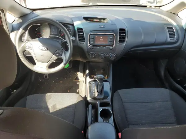 3KPFK4A71JE266319 2018 KIA FORTE - Image 8