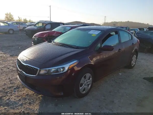 3KPFK4A71JE267955 2018 KIA FORTE - Image 2