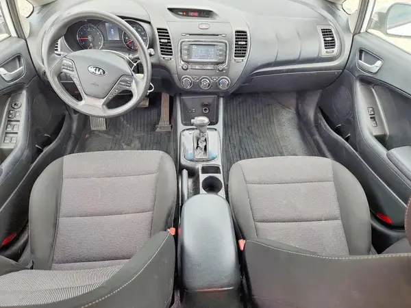 3KPFK4A71JE268314 2018 KIA FORTE - Image 8